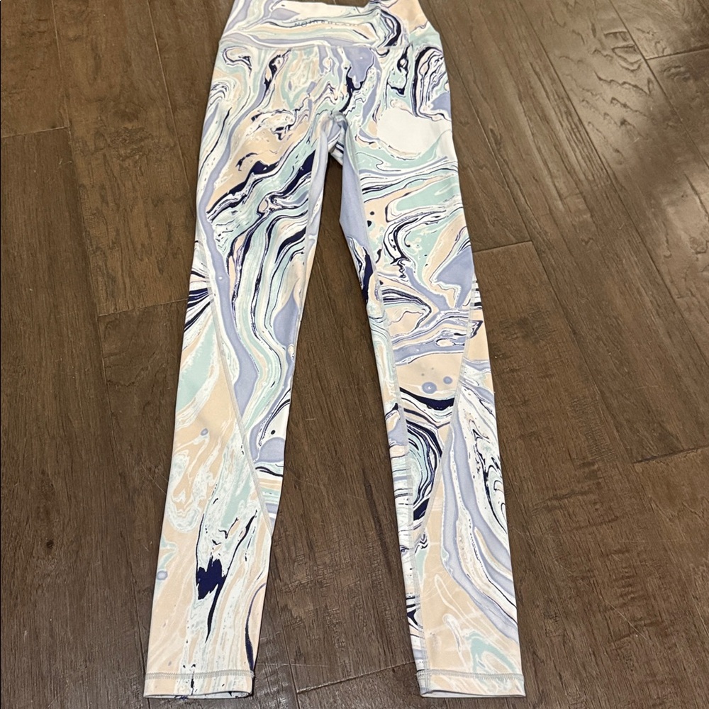 Noire Blanc Marbled Print High-Waist Leggings in Pastel Multicolor Size Small